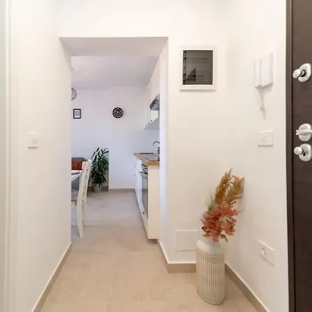 Danijel, With Beautiful Seaview Novigrad Appartement